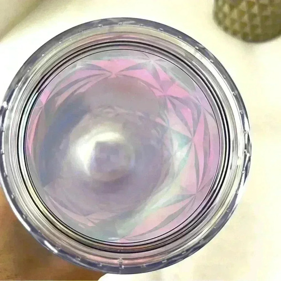 NWT Starbuck Iridescent Ice Crystal โFrozenโHoliday 2023 Tumbler Limited Edition - Picture 8 of 10